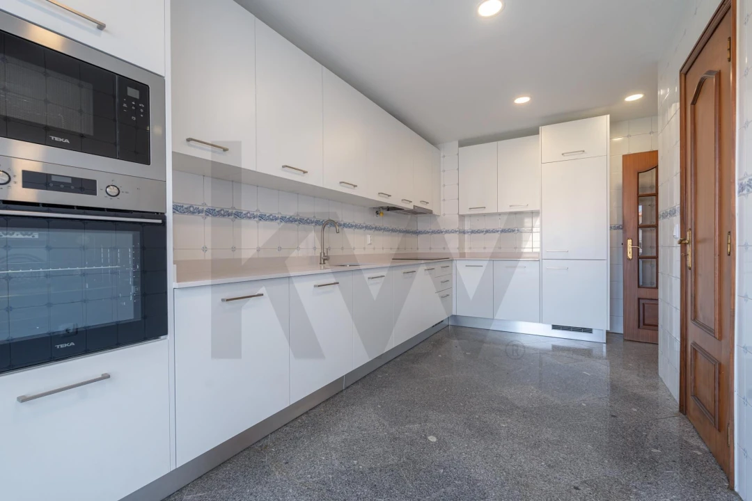 Apartamento T3 para Venda em Santo Antonio dos Olivais Foto 7
