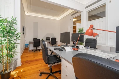 Apartamento T8 para Arrendamento em Santo António