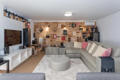 Moradia T4 para Venda em Pontinha e Famões