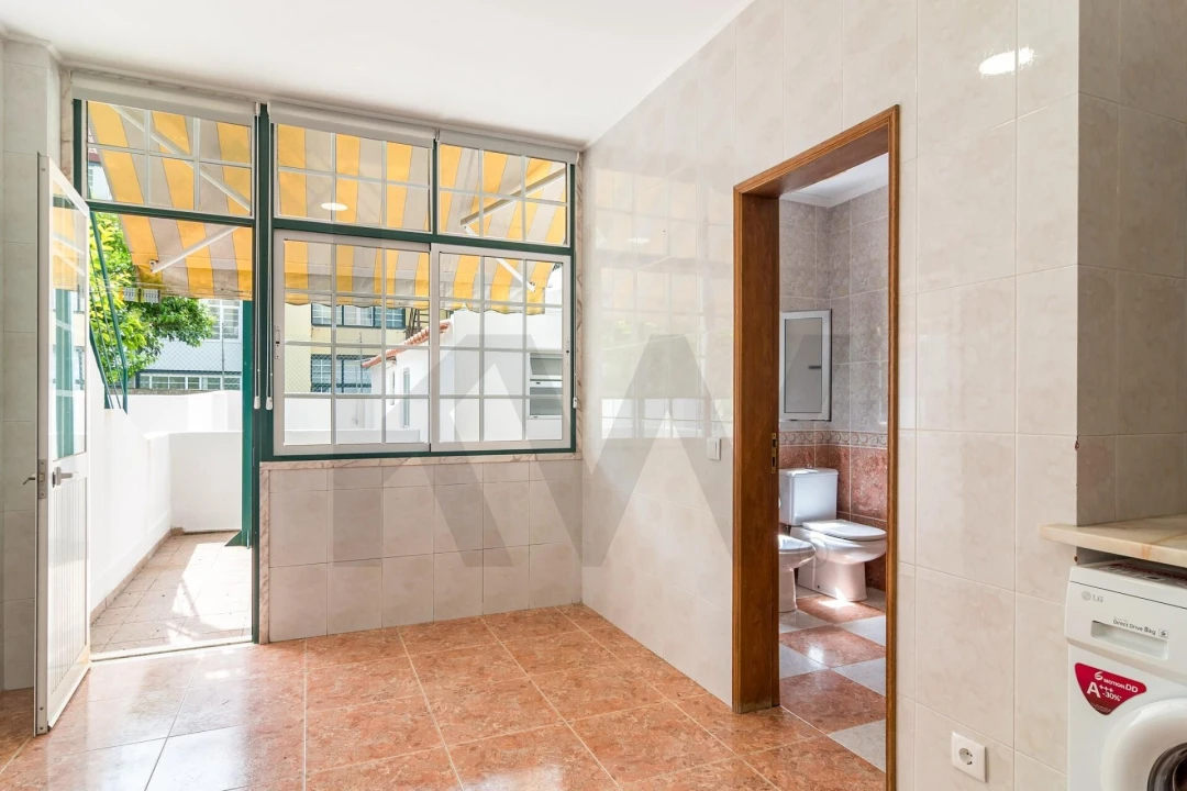 Apartamento T2 para Venda em Areeiro Foto 9