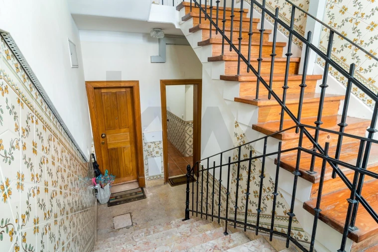 Apartamento T2 para Venda em Areeiro Foto 2