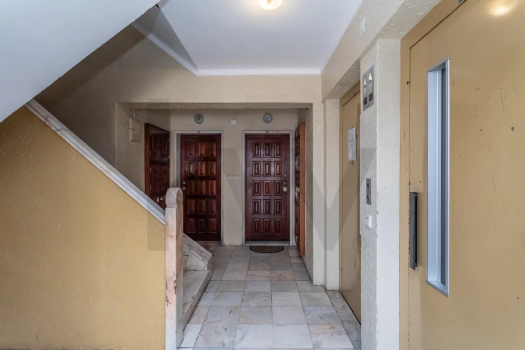 Apartamento T3 para Venda em Rio de Mouro Foto 35