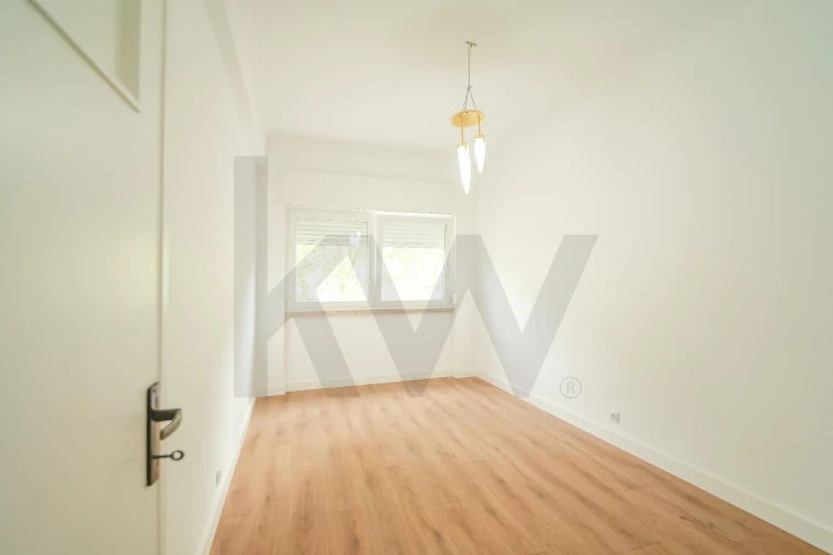 Apartamento T2 para Venda em Benfica Foto 2