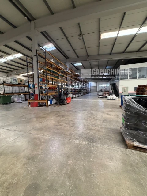Armazém para Venda em Samora Correia