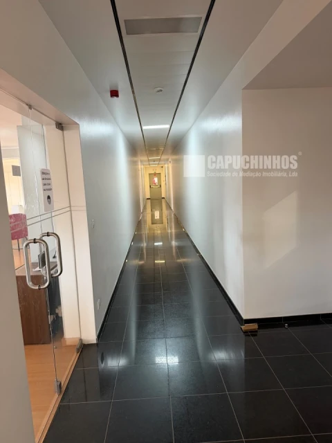 Armazém para Venda em Samora Correia