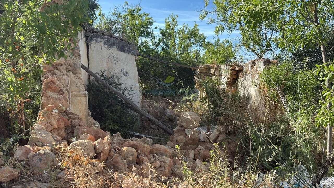 Terreno Misto para Venda em Paderne Foto 1