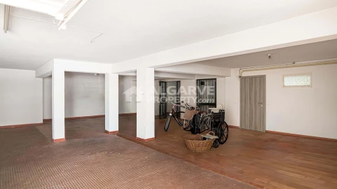 Moradia T5 para Venda em Quarteira