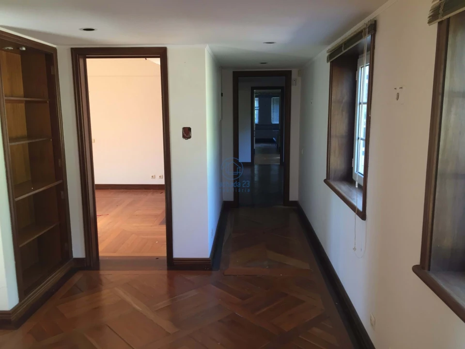 Moradia T7 para Venda em Agualva e Mira-Sintra Foto 9