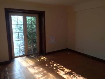 Moradia T7 para Venda em Agualva e Mira-Sintra