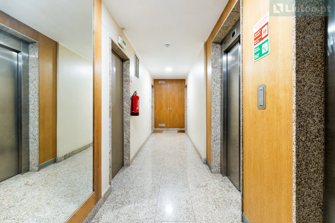 Apartamento T2 para Venda em Ramalde Foto 4