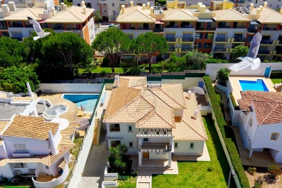 Moradia T5 para Venda em Albufeira e Olhos de Água