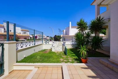Moradia T5 para Venda em Albufeira e Olhos de Água
