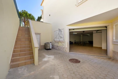 Moradia T5 para Venda em Albufeira e Olhos de Água