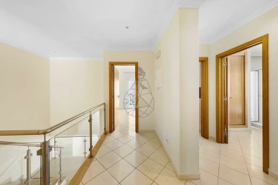Moradia T5 para Venda em Albufeira e Olhos de Água