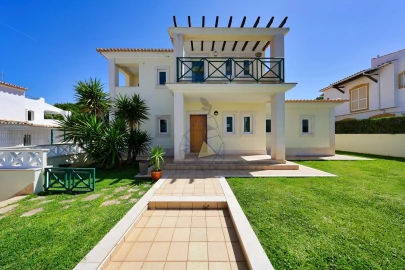 Moradia T5 para Venda em Albufeira e Olhos de Água