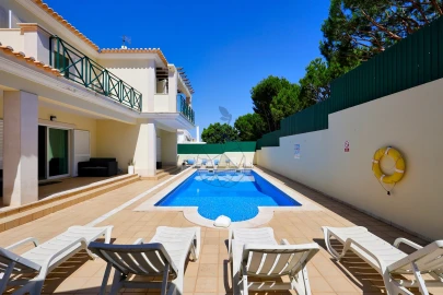 Moradia T5 para Venda em Albufeira e Olhos de Água