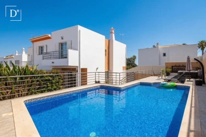 Moradia T4 para Venda em Albufeira e Olhos de Água