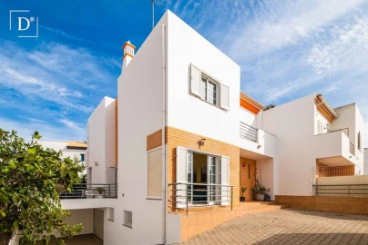 Moradia T4 para Venda em Albufeira e Olhos de Água