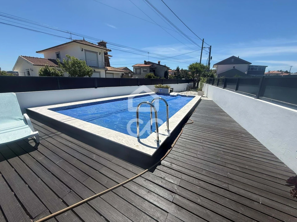 Moradia T4 para Venda em Chafe Foto 5
