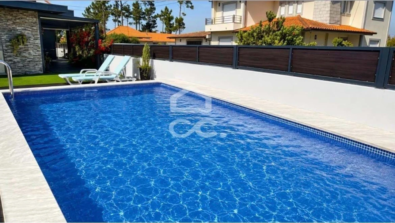 Moradia T4 para Venda em Chafe Foto 4