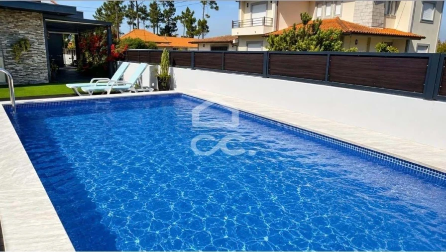 Moradia T4 para Venda em Chafe Foto 4