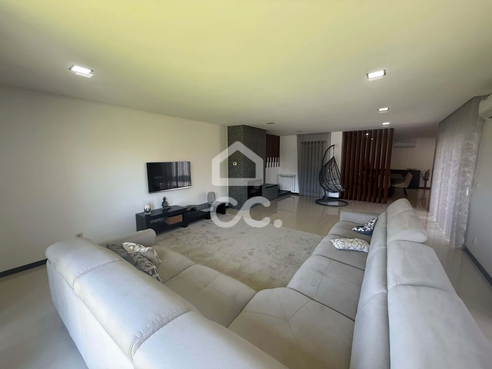 Moradia T4 para Venda em Chafe Foto 17