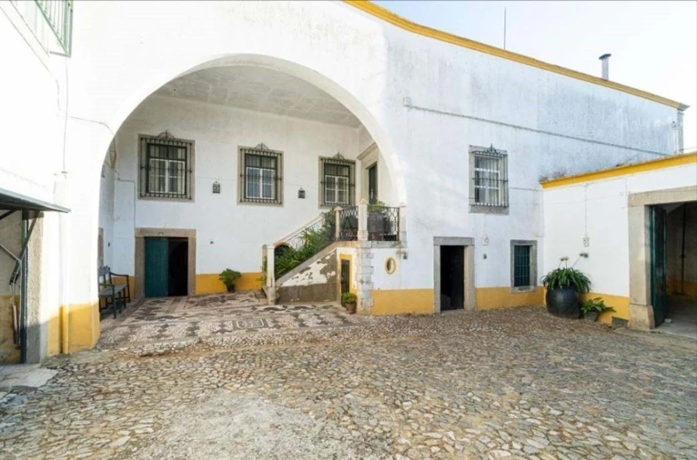 Moradia T8 para Venda em Santa Eulalia Foto 3