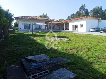 Moradia T4 para Venda em Areias, Sequeirô, Lama e Palmeira