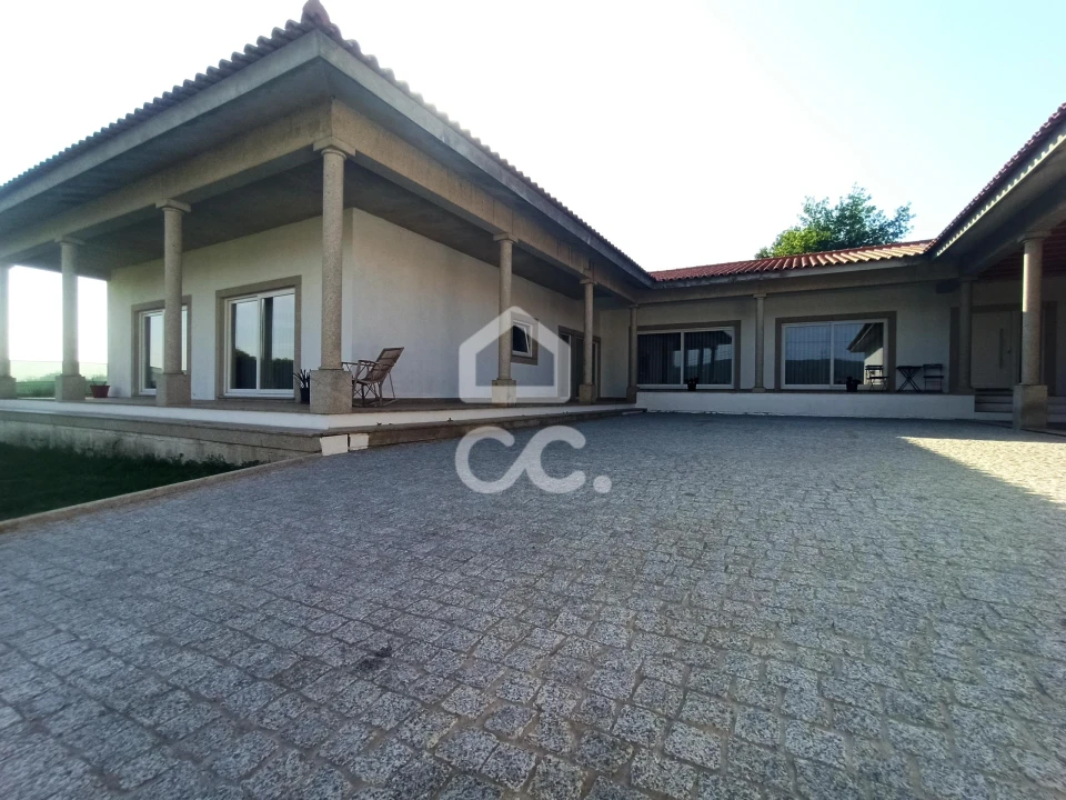 Moradia T4 para Venda em Areias, Sequeirô, Lama e Palmeira Foto 7