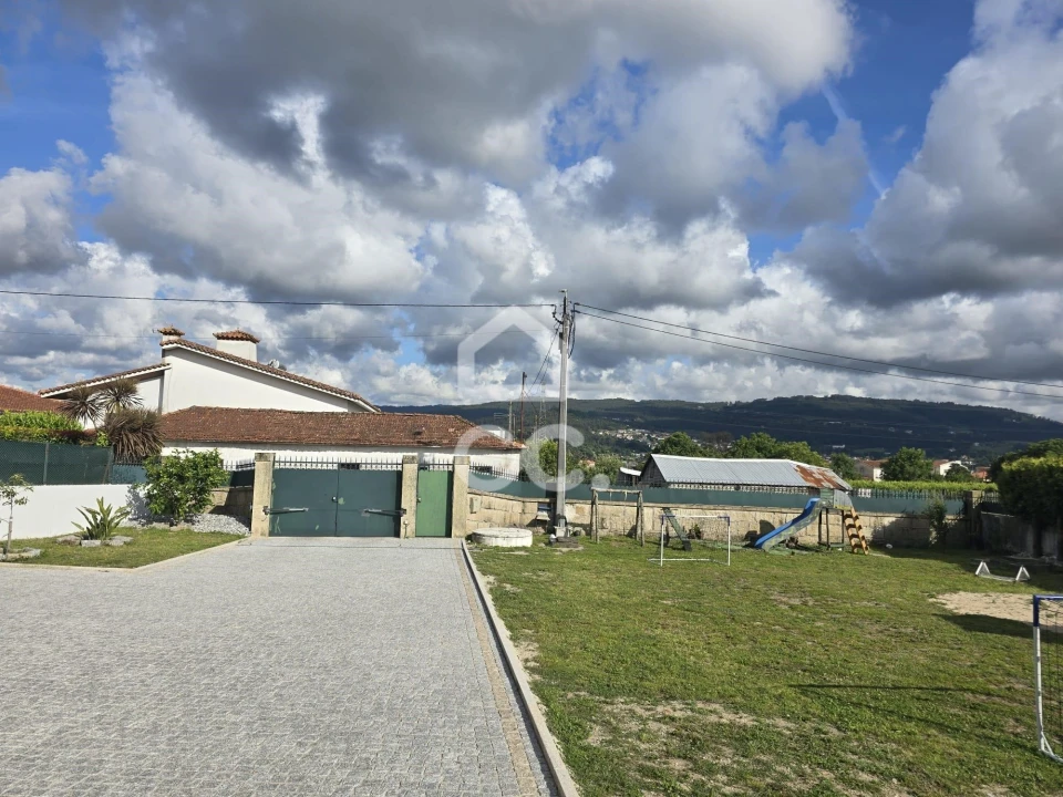 Moradia T4 para Venda em Areias, Sequeirô, Lama e Palmeira Foto 4