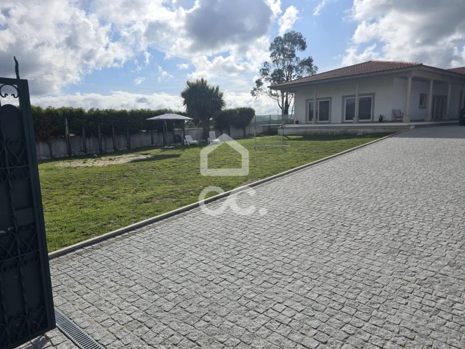 Moradia T4 para Venda em Areias, Sequeirô, Lama e Palmeira Foto 3