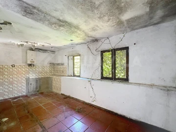 Moradia T2 para Venda em Venade e Azevedo