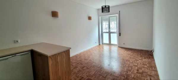 Apartamento T1 para Arrendamento em Sé Nova, Santa Cruz, Almedina e São Bartolomeu