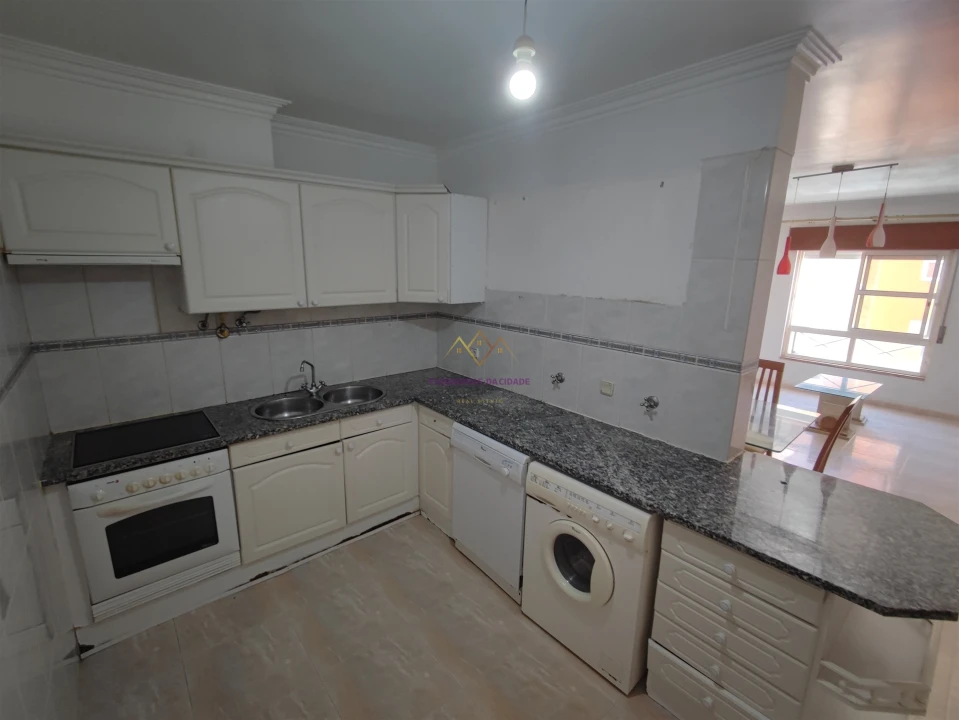 Apartamento T2 para Venda em Algueirão-Mem Martins Foto 1
