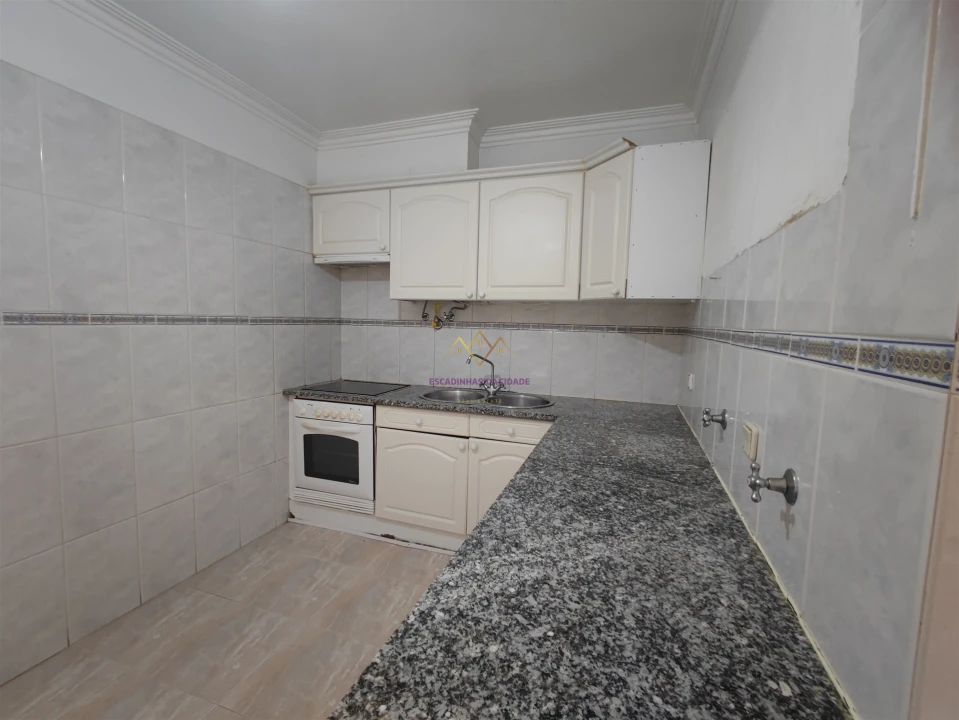 Apartamento T2 para Venda em Algueirão-Mem Martins Foto 2