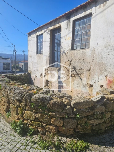 Moradia T0 para Venda em Lajeosa do Mondego