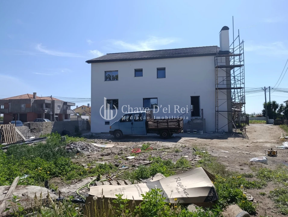 Moradia T3 para Venda em Fragosela Foto 1