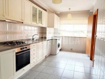 Apartamento T4 para Venda em São Vitor (Braga)