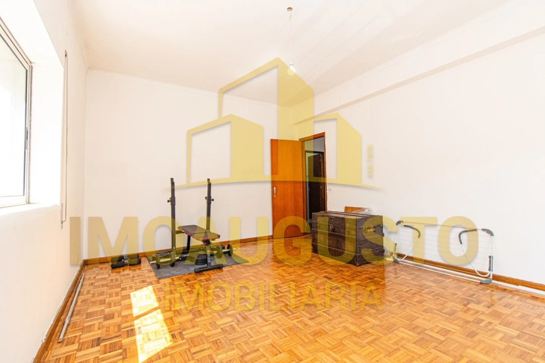 Apartamento T3 para Venda em Guarda Foto 9