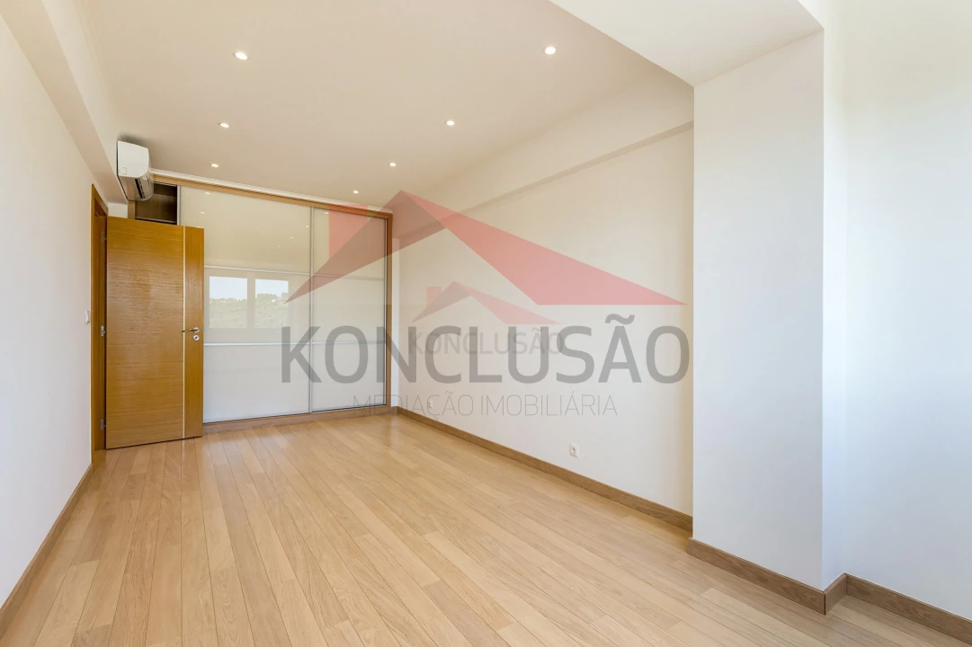 Apartamento T3 para Venda em Vila Franca de Xira Foto 9