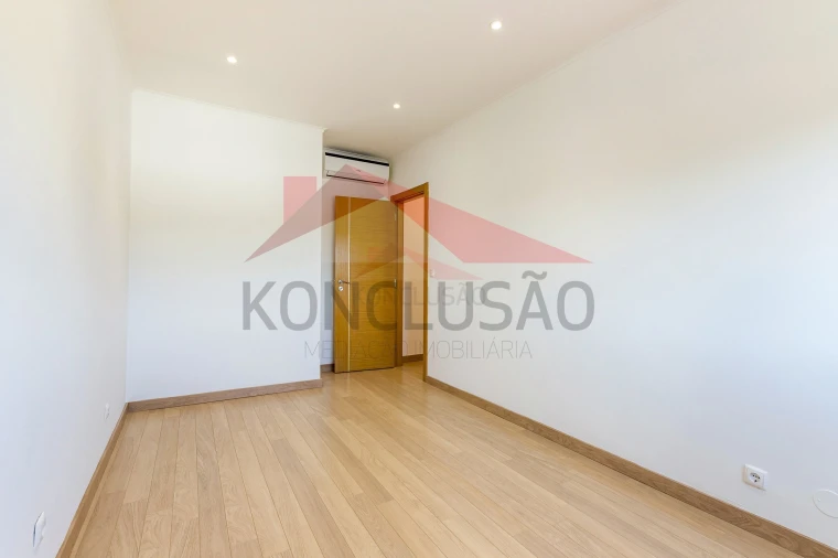 Apartamento T3 para Venda em Vila Franca de Xira Foto 17