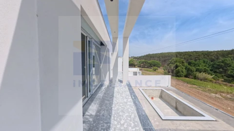 Moradia T4 para Venda em Atouguia da Baleia