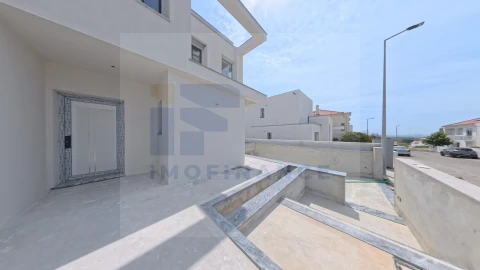 Moradia T4 para Venda em Atouguia da Baleia