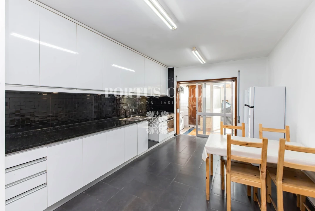 Apartamento T4 para Venda em Paranhos Foto 7
