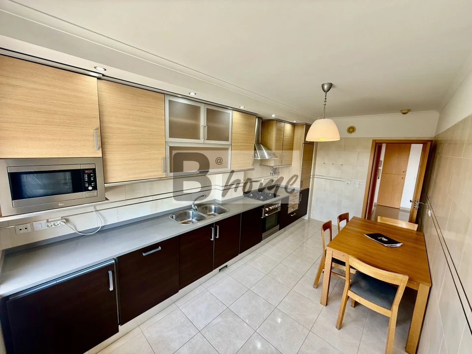 Apartamento T4 para Venda em Caparica e Trafaria Foto 8