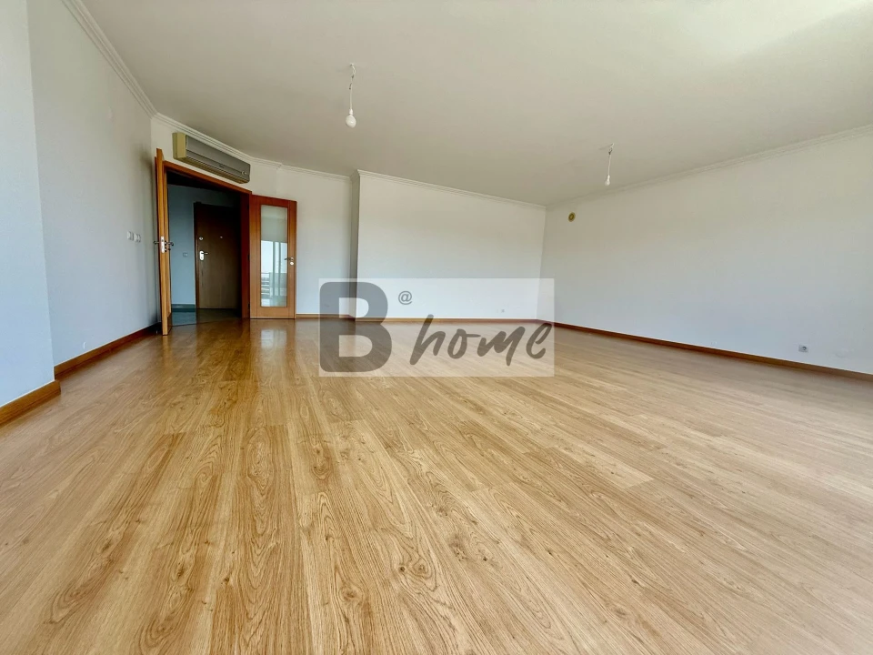 Apartamento T4 para Venda em Caparica e Trafaria Foto 4