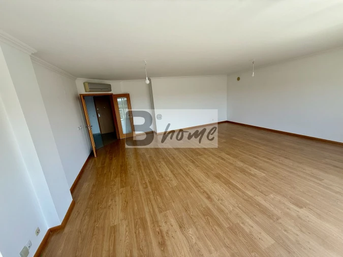 Apartamento T4 para Venda em Caparica e Trafaria Foto 12