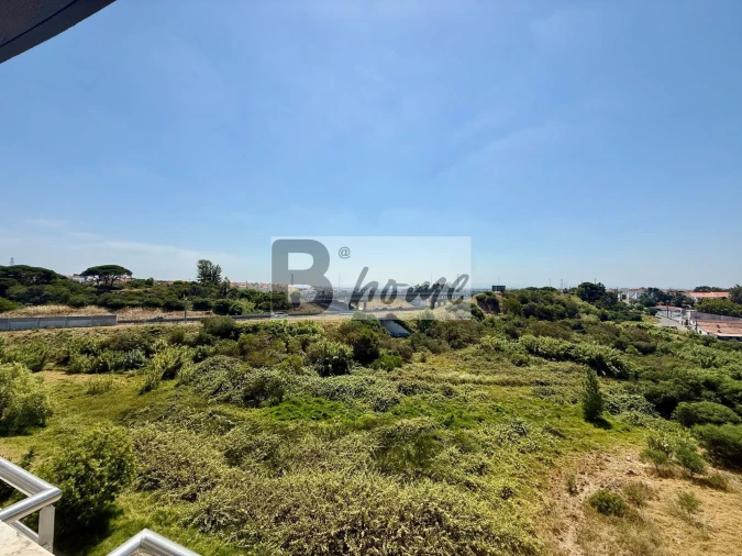 Apartamento T4 para Venda em Caparica e Trafaria Foto 3