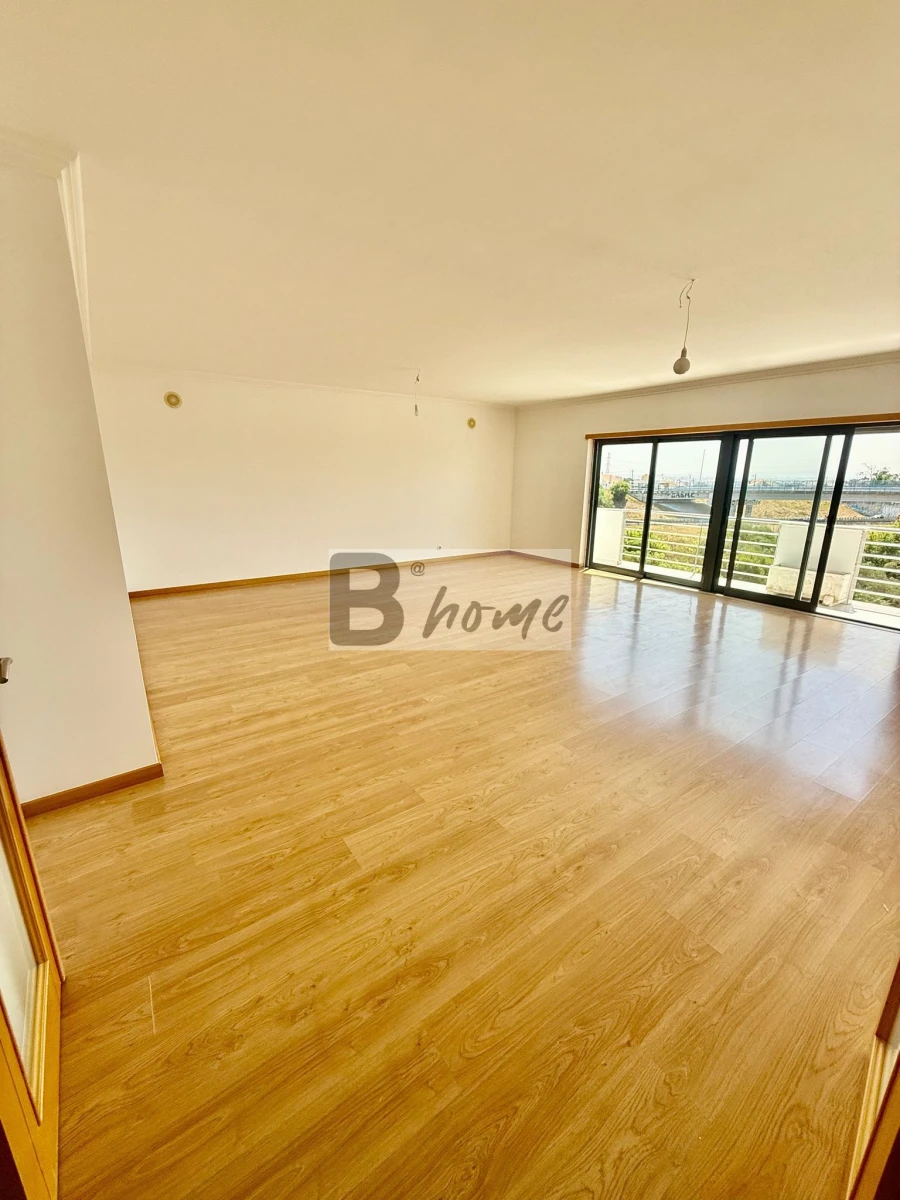 Apartamento T4 para Venda em Caparica e Trafaria Foto 7
