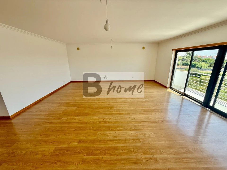 Apartamento T4 para Venda em Caparica e Trafaria Foto 6